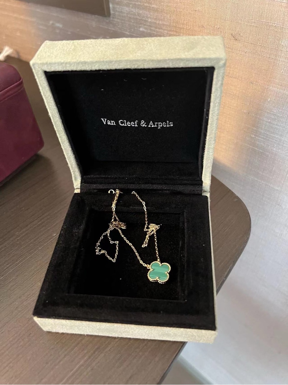 Van Cleef & Arpels Gold Necklace with Green Alhambra Clover - Picture 2 of 7